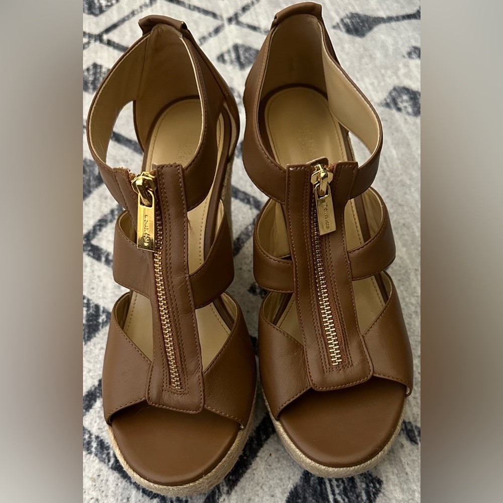 Michael Kors tan heeld 7.5M